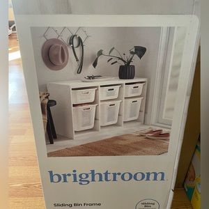 Sliding bin cube storage